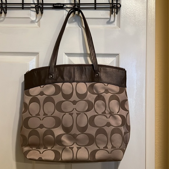 Coach zippered tote purse - Picture 4 of 7